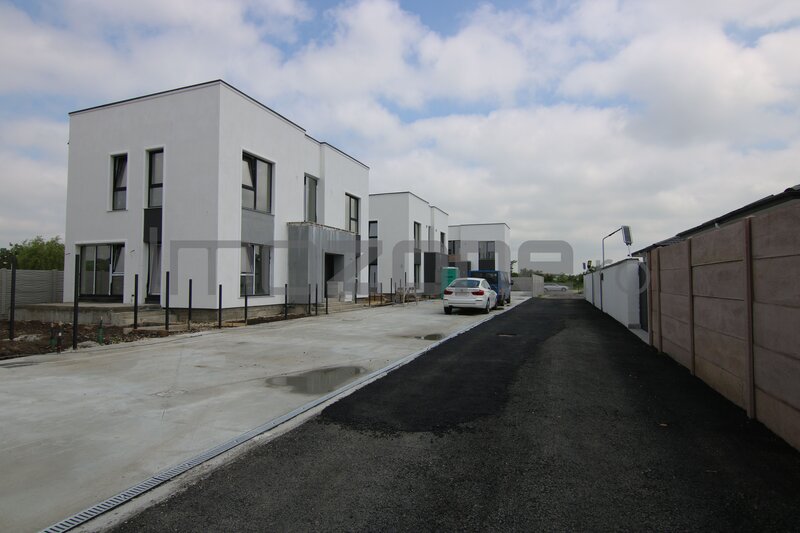 Otopeni, vila individuala P+1, 4 camere, 3 dormitoare, 3 bai, 131 mp utili, teren 350 mp